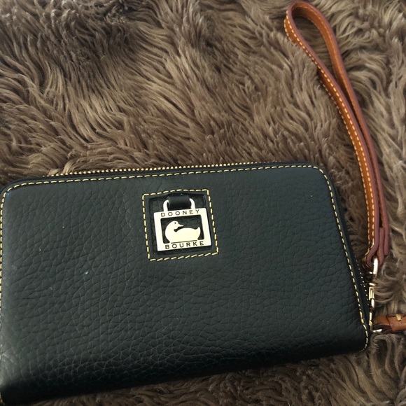 Dooney & Bourke vintage wristlet! - Picture 2 of 5